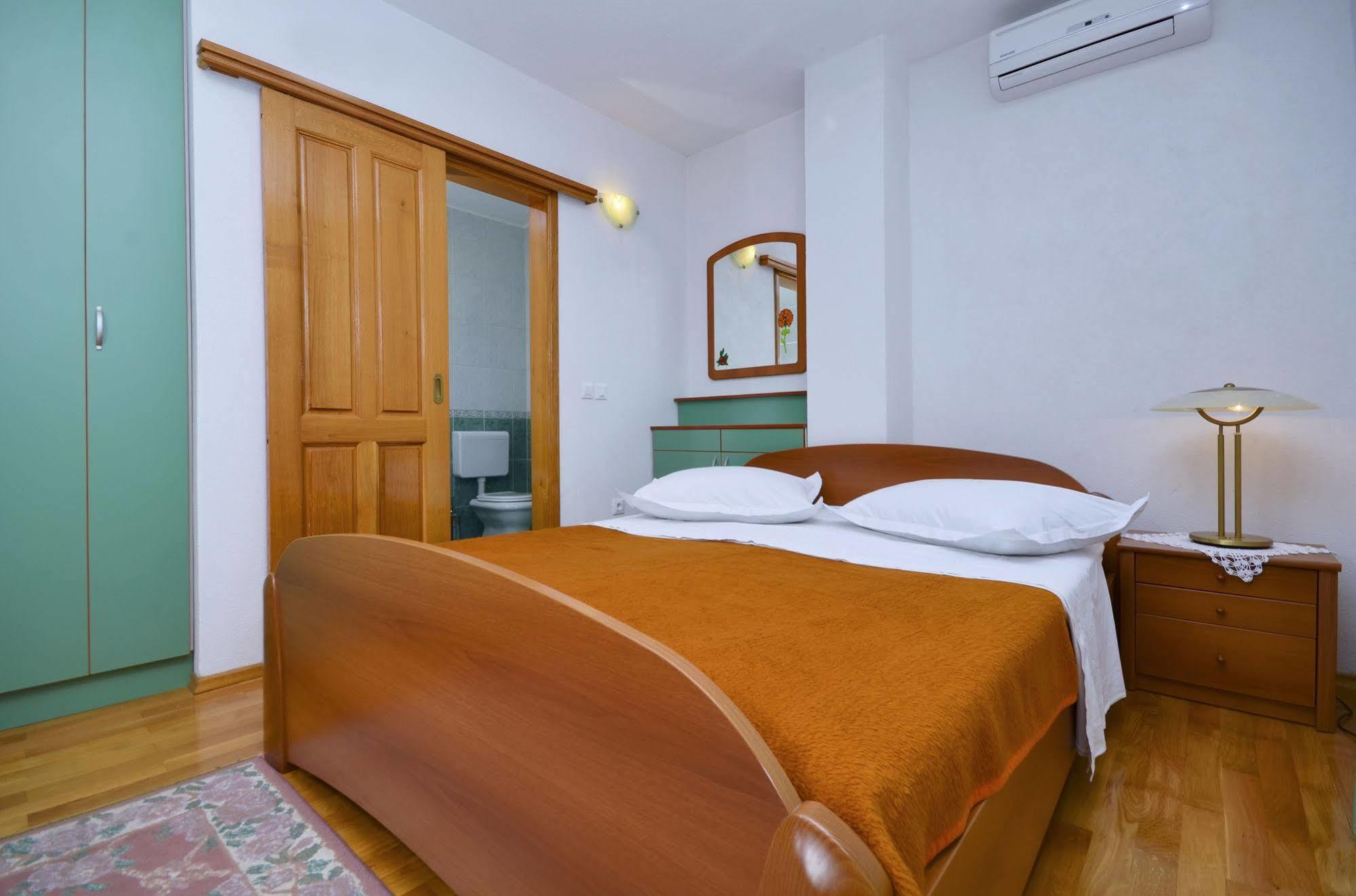 House Topic Hotel Baška Voda Kültér fotó